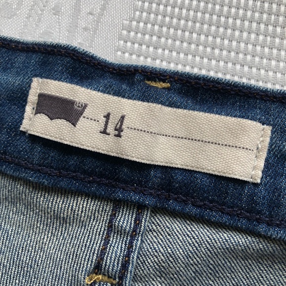 Levi’s Blue Capri Denim Jeans Pants Women’s Size 14 Foldable Bottoms Slim-Fit - Picture 9 of 16